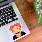 استیکر یوجی ایتادوری در حال خندیدن