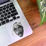 استیکر سیاه سفید توپاک