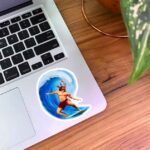 استیکر رستم در حال موج سواری