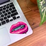 استیکر لپ تاپ لب صورتی براق و جذاب