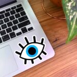 استیکر لپتاپ چشم آبی با مژه های بلند