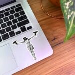 استیکر عیسی مسیح یوزی به دست