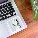 استیکر ریک با چهره ناراحت