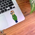 استیکر مورتی با لباس سبز همراه با عینک