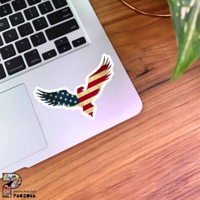 استیکر عقاب با بال های باز طرح پرچم امریکا