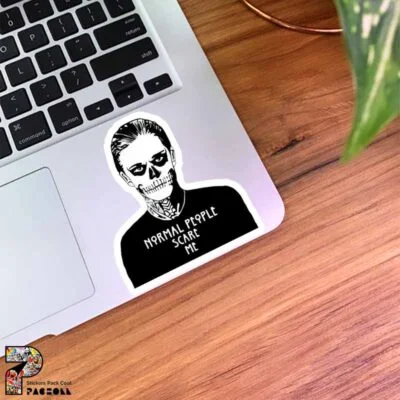 استیکر افراد عادی من را می ترسانند همراه با متن NORMAL PEOPLE SCARE ME