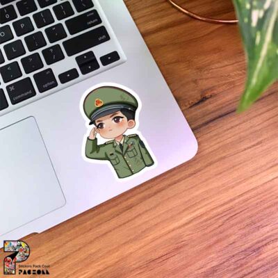 استیکر سرباز کوچولو در حال احترام نظامی طرح کارتونی