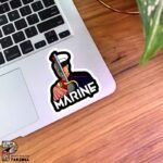 استیکر تفنگدار دریایی آلمانی همراه با متن Marine ، را میتوانید در سایز های مختلف و 3 مدل کاغذی - پارچه ای و ژله ای از پچول خریداری کنید
