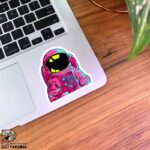 استیکر فضانورد با لباس فضایی صورتی طرح گرافیکی