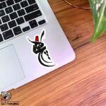 استیکر متن هیچ با کلاه فز