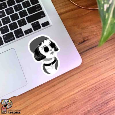 استیکر ماتیلدا به شکل گرافیکی از فیلم لئون حرفه‌ای