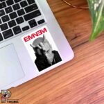 استیکر رپی امینم طرح دست به شکل شاخ همراه با متن Eminem