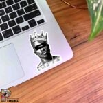 استیکر توپاک همراه با تاج و متن the king