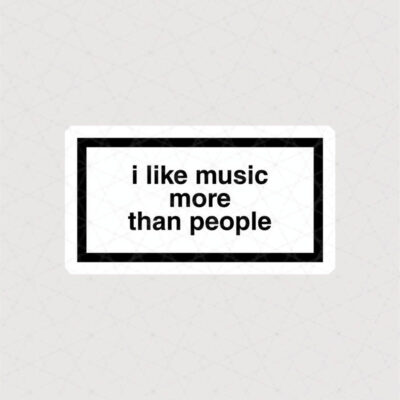 من آهنگ‌ها را بیشتر از مردم دوست دارم
