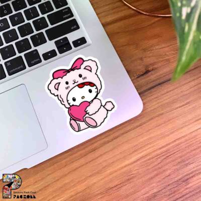 استیکر هلو کیتی با لباس خرسی و قلب